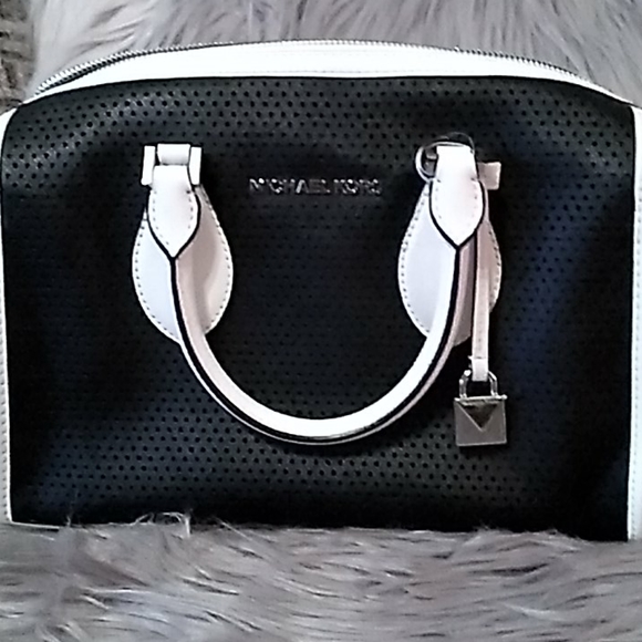 Purse - Picture 4 of 6